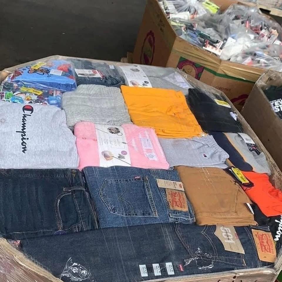 Where to Buy Clothing Pallets Online